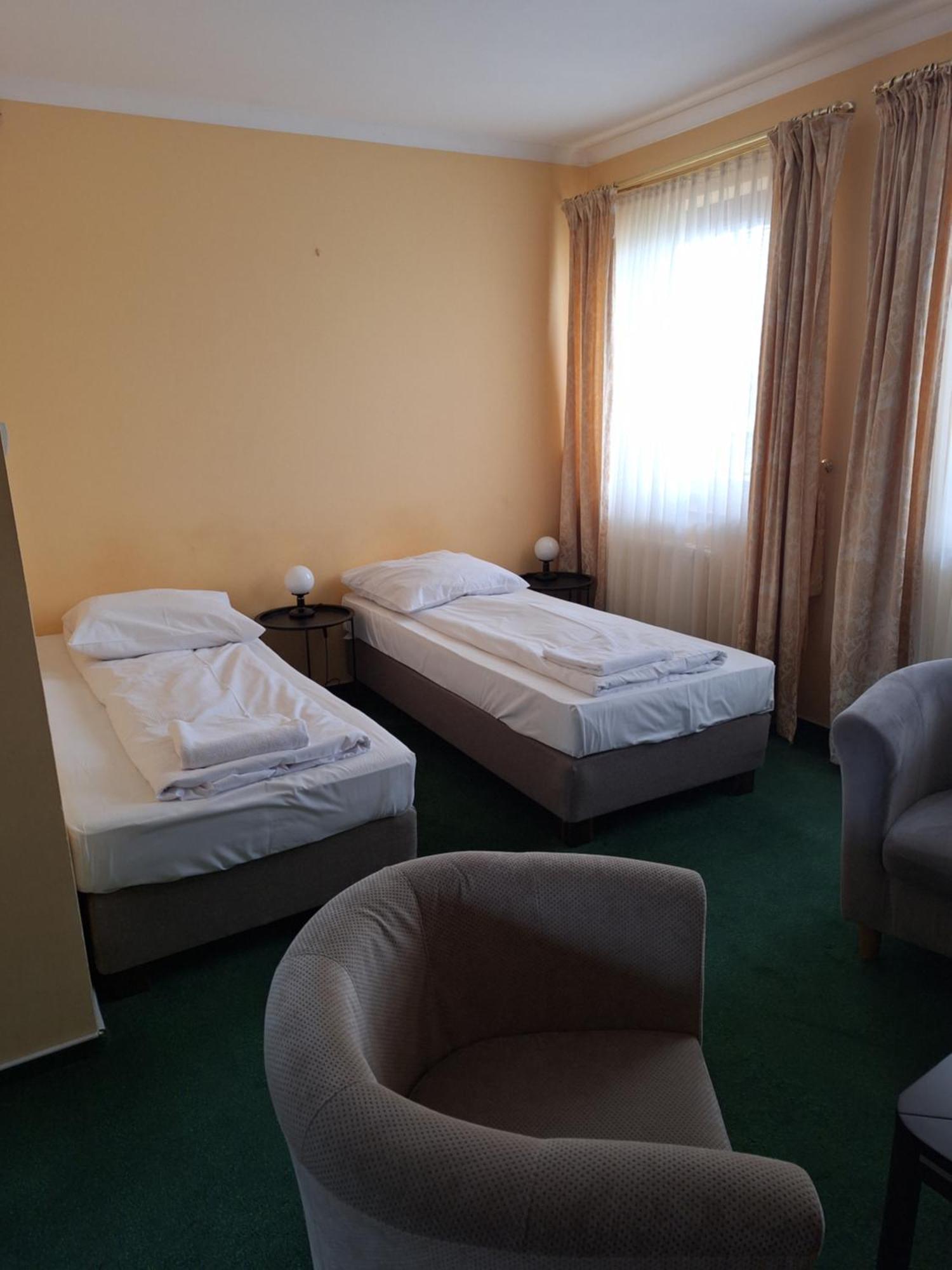 Hotel Malwa Ostrów Wielkopolski Eksteriør billede